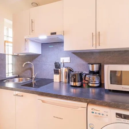 Quiet Cocoon Of Apartment *